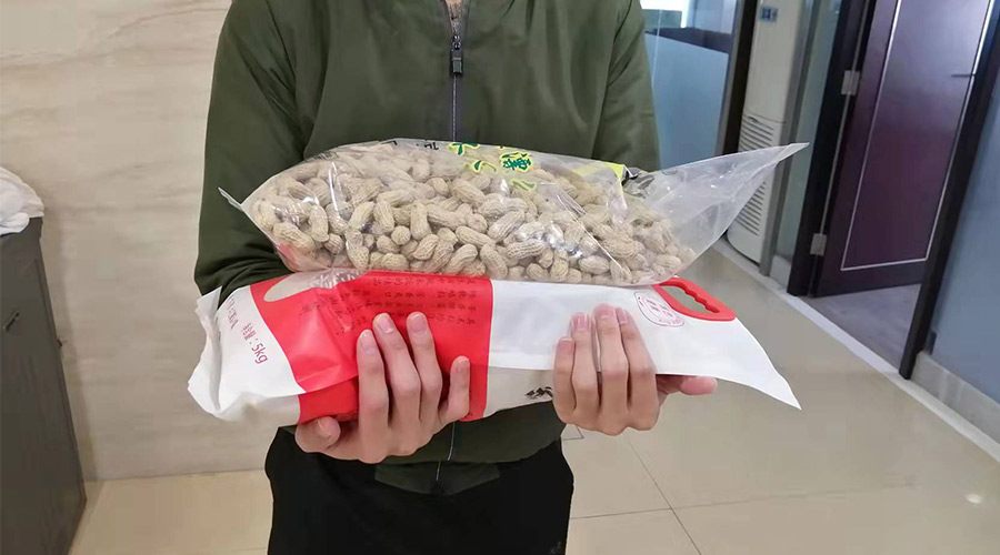 新春關懷 禮滿情暖！金環(huán)電器給員工發(fā)年貨