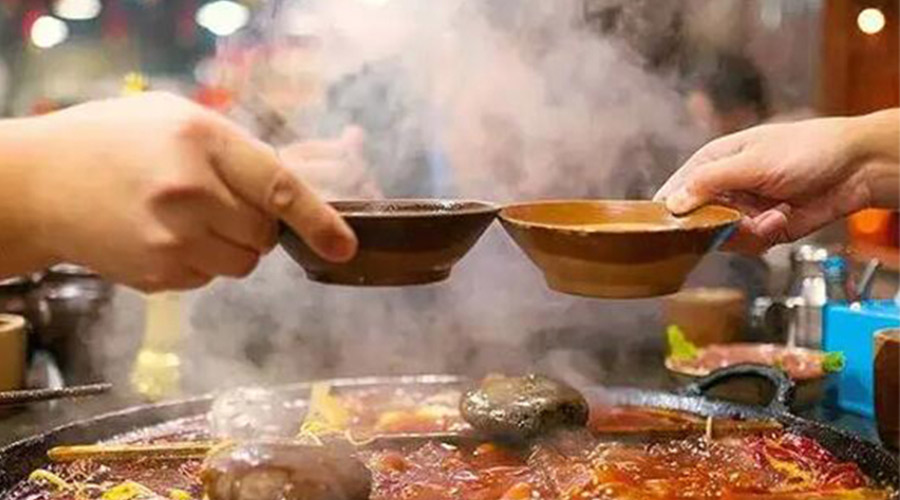 冬天火鍋團(tuán)建引來一身火鍋味  衣物烘干機(jī)化解職場(chǎng)尷尬！